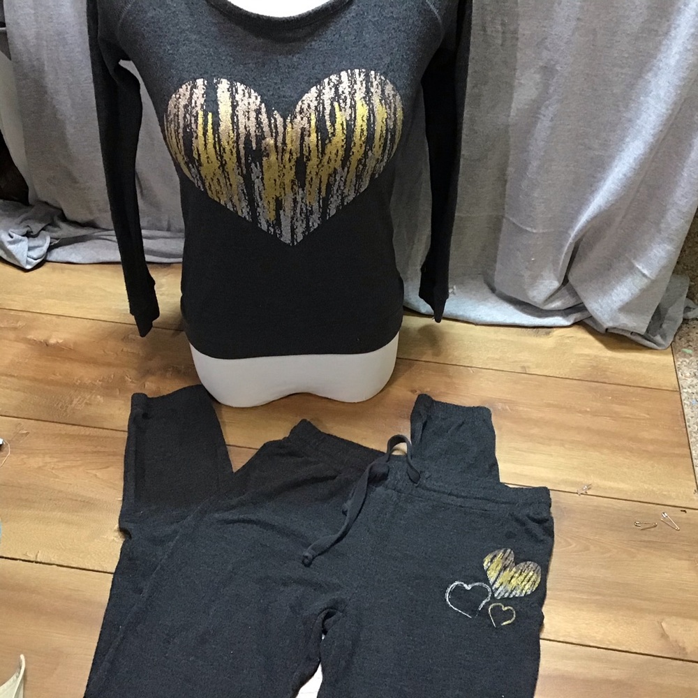Almost Famous fleece set